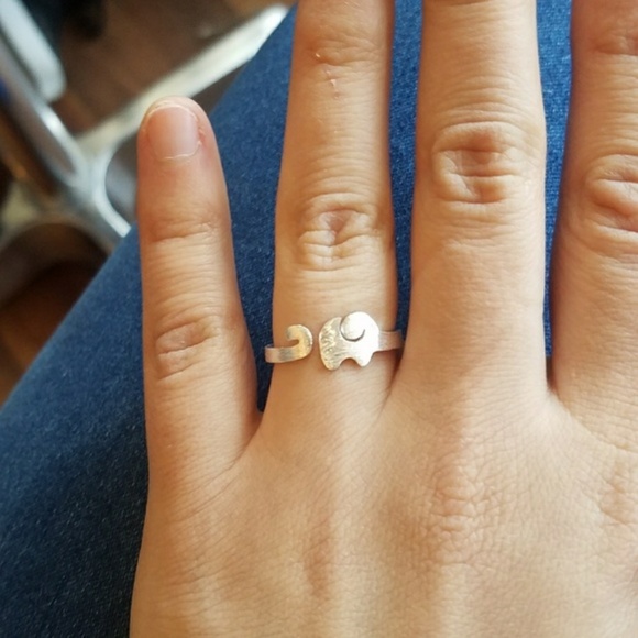 NWOT Silver Elephant Ring - Picture 6 of 8